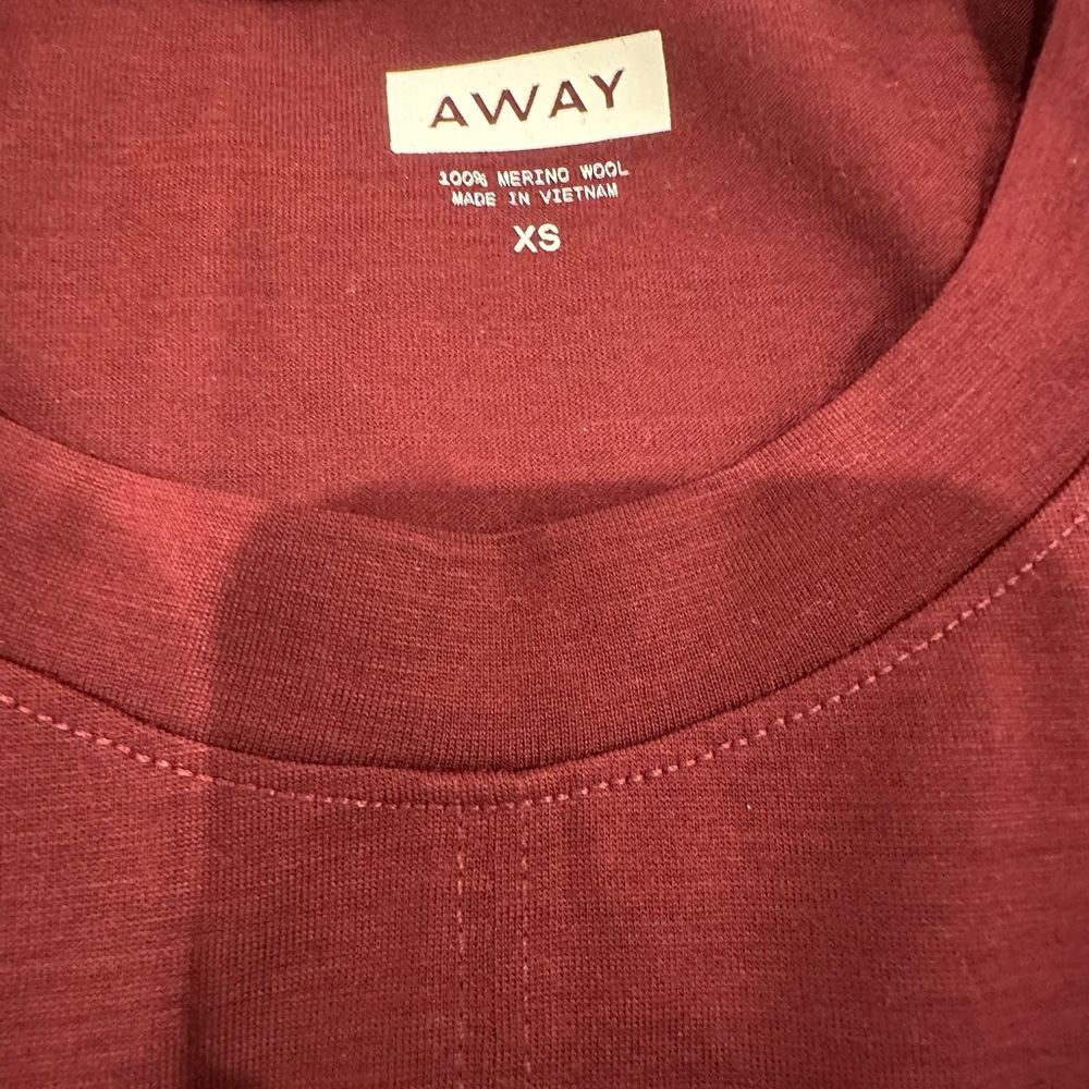 Away Travel The Go-To Tank Wine Size XS - Picture 3 of 5